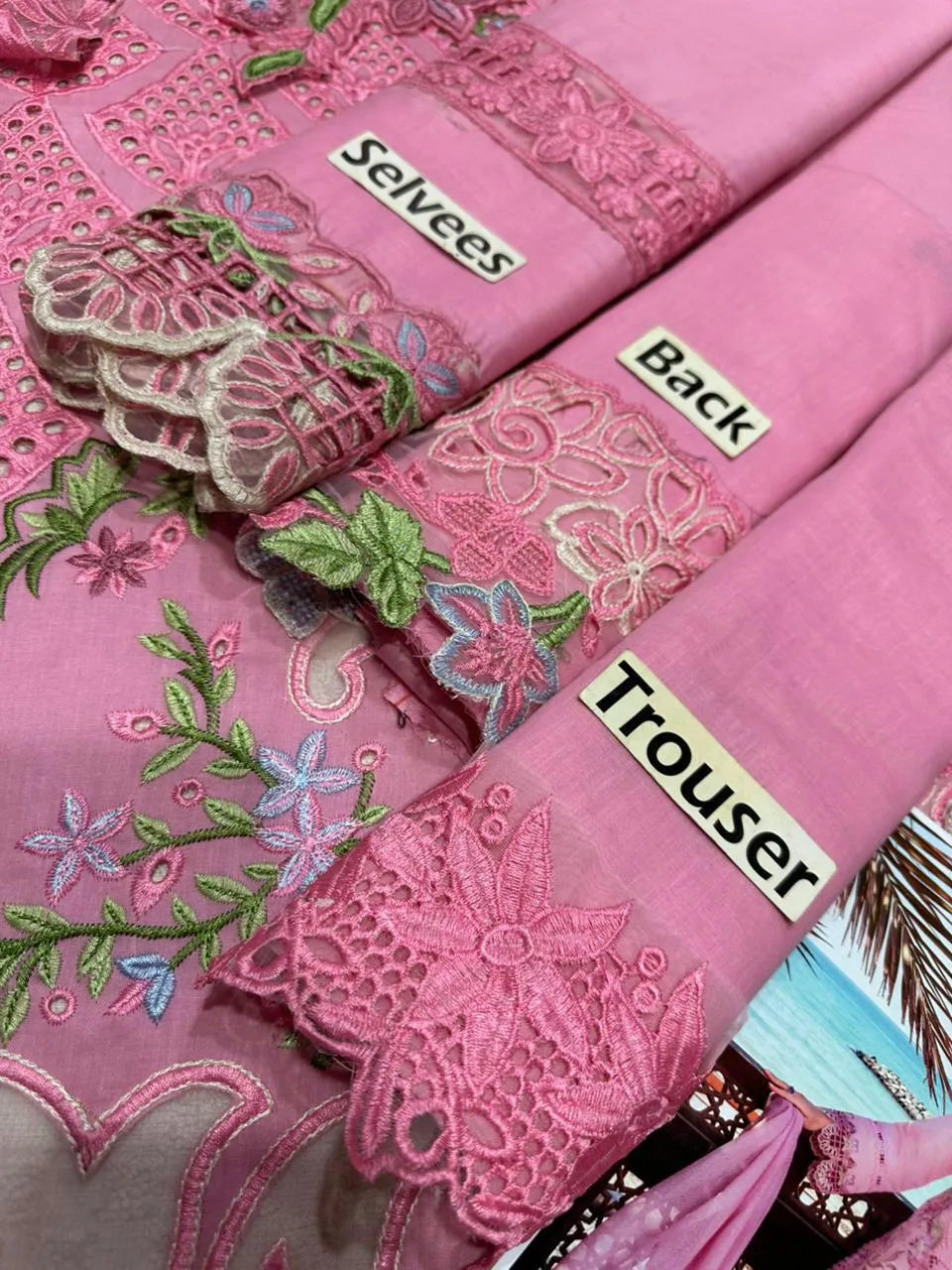 Ahmozi Clothing – Rang Rasia Lawn Collection 2026